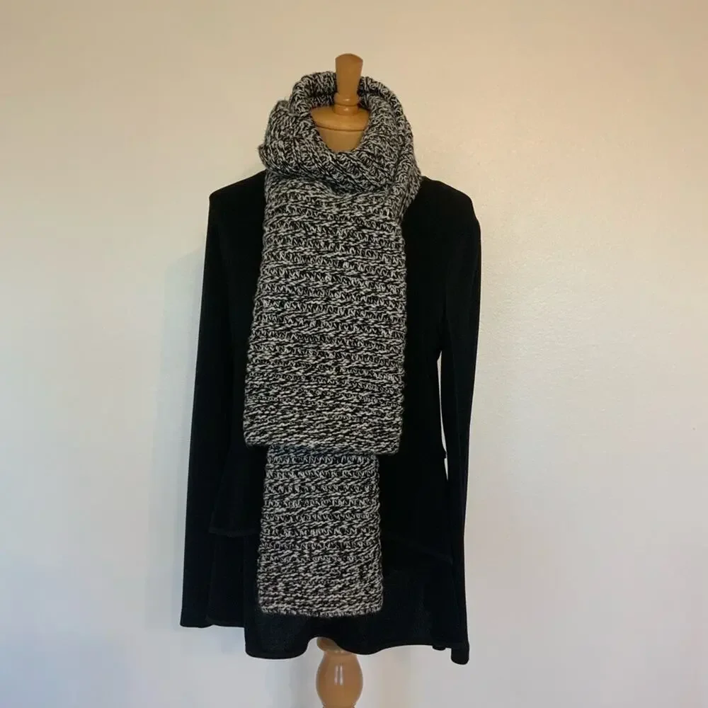 FRAAS Crocheted Scarf Black and White Marled